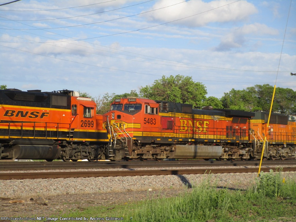 BNSF 5483 + 2699